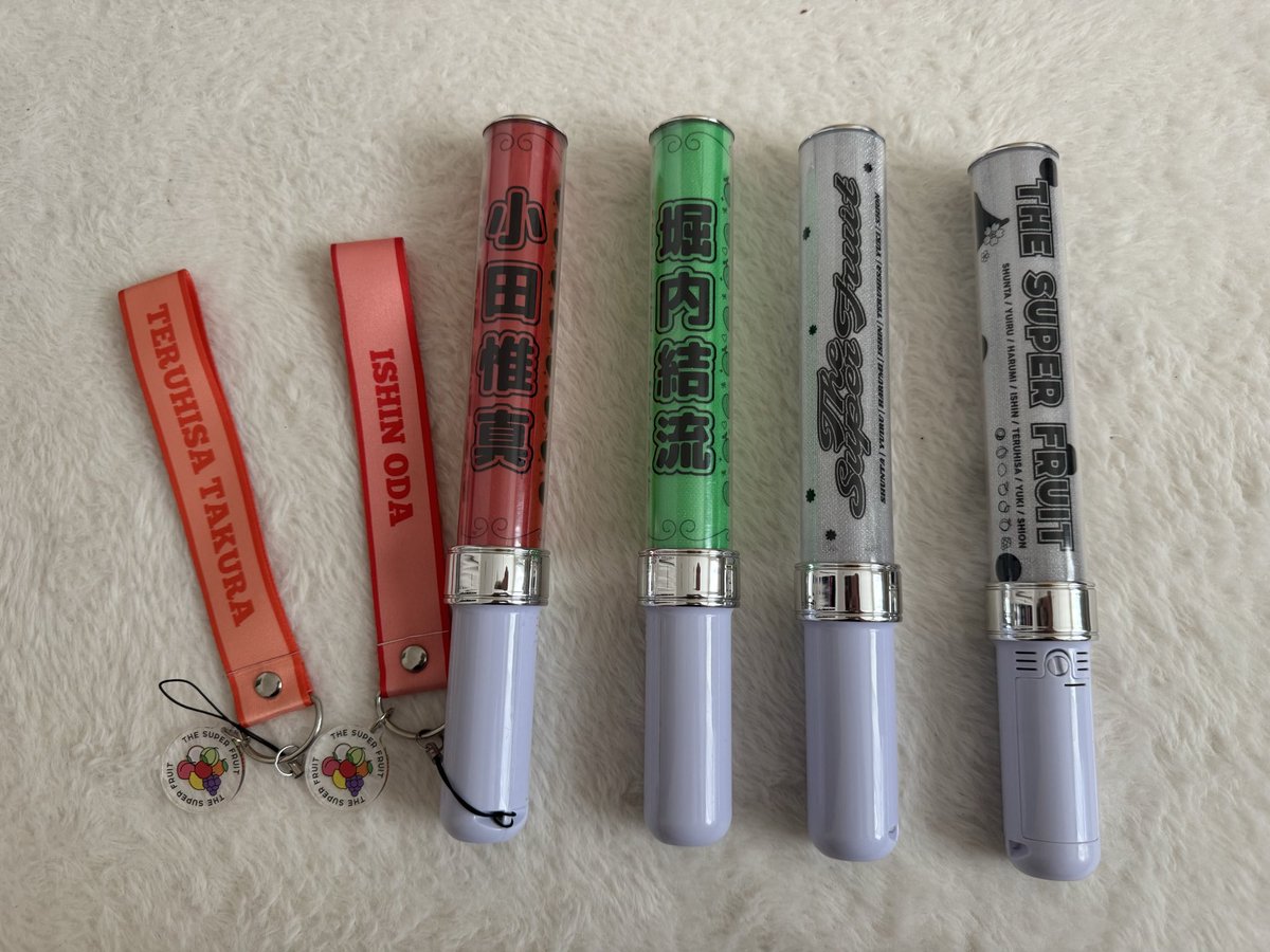 softmana1222's tweet photo. スパフルグッズ譲ります。
タオル¥3000
普通のペンライトは¥3000
堀内はペンライト+シート¥4500
小田はペンライト+シート＋ストラップセットで¥6000
#スパフル #グッズ #ペンライト #譲り #買取 https://t.co/imvNiID7Zm