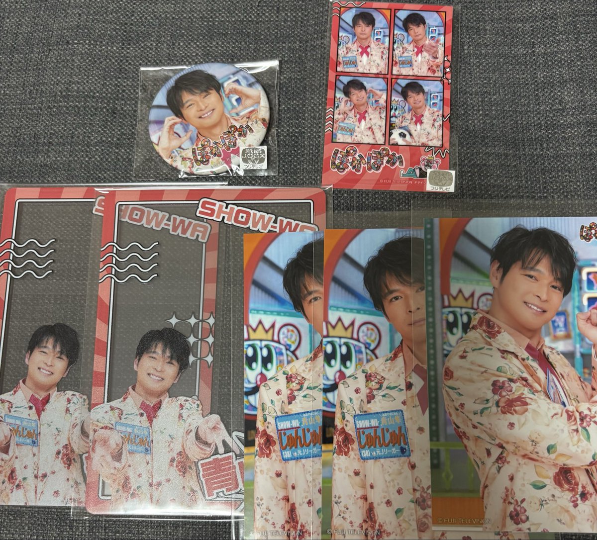 Ard3pt's tweet photo. SHOW-WA MATSURI
ぽかぽか卒業記念メモリアルくじ
お譲り先を探しています🙇‍♀️

【譲】画像のもの
【求】定価＋送料（購入時にかかったもの）
缶バッジ以外は🟦❤️🩷と交換も可

お気軽にお声掛けください😊

画像見づらくてすみません💦

#SHOW_WA譲
#SHOW_WA交換 https://t.co/b39MMo2uxK