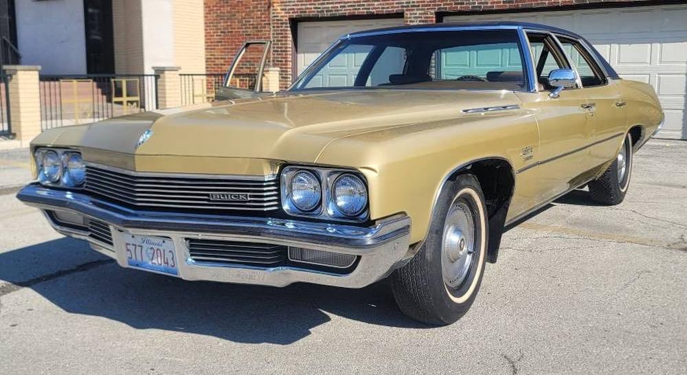 sbloom9387's tweet photo. @AVGirl4Life Gold 72 Buick Le Sabre 350 V8 with shaky front steering uphill on the Chicago Skyway at 1am. https://t.co/bxxRDedXGy