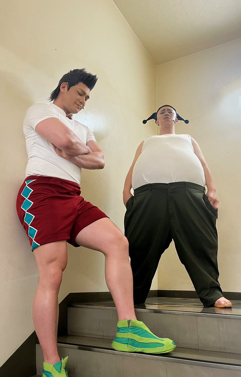 akikuncns's tweet photo. ドラクエ一番くじが今日からだと聞いて、ローソンいったけど完売。早すぎだー！夜勤前に起きたのに🙀
ローソンの斜めにあるしまむらに、行列ついてて「ふーん？みんなT.B買うの？」って並んでみて入って買ったのがこれ。えっちでしょ😸
HUNTERとしまむらコラボ。レイザー実写（右）みて気になってたん. https://t.co/qXZPcWYAmY