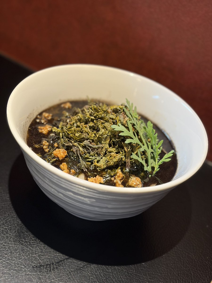 men_eiji's tweet photo. 数量限定！！

•海苔ラーメン(温/冷) ¥1100

特製の海苔オイルをたっぷり使用した1杯

風味が抜群にいいです！

本日も通常営業です、ご来店お待ちしております！

尚、本日より大盛り無料を廃止させていただきます。
ご理解の程よろしくお願いいたします。 https://t.co/qV1GQjemgU