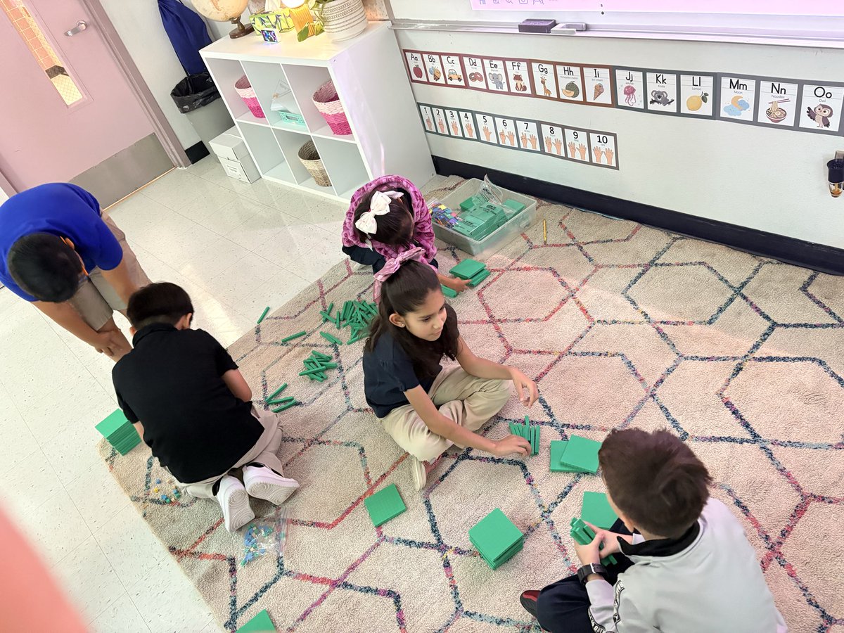 Malanche_JDS's tweet photo. First week of school β
#buildingexcellencetogether @JohnDrugan_PK8 https://t.co/1dpOi0dMnX