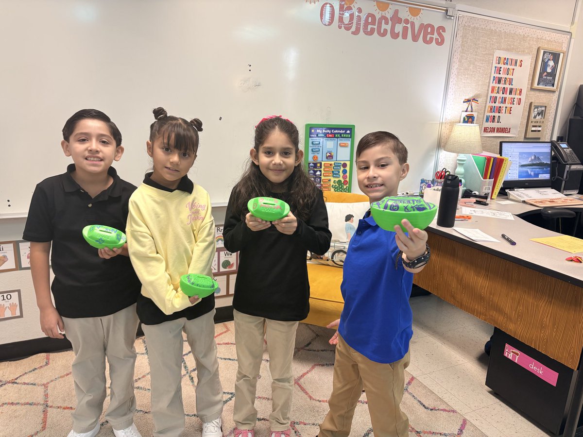 Malanche_JDS's tweet photo. First week of school β
#buildingexcellencetogether @JohnDrugan_PK8 https://t.co/1dpOi0dMnX