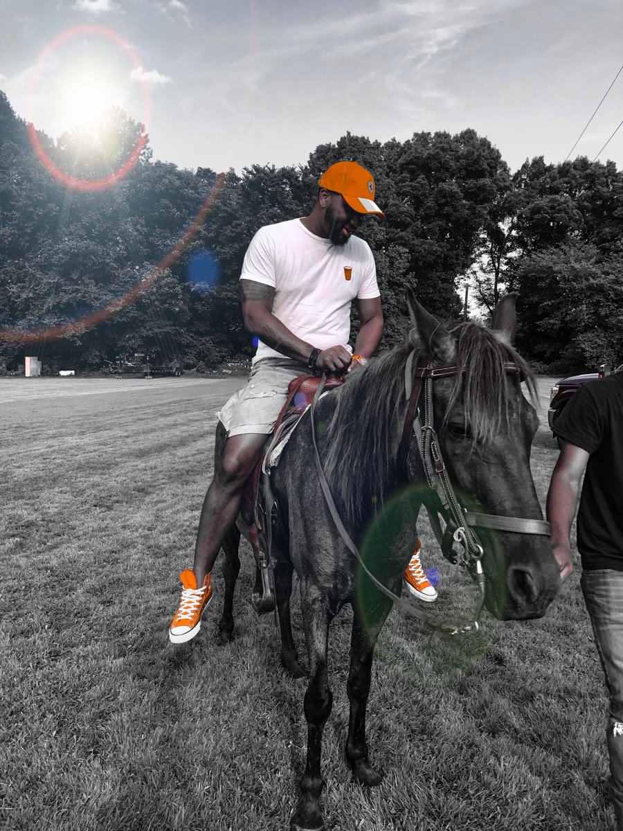 Kezz901's tweet photo. Horse power https://t.co/atFBVWuU5i