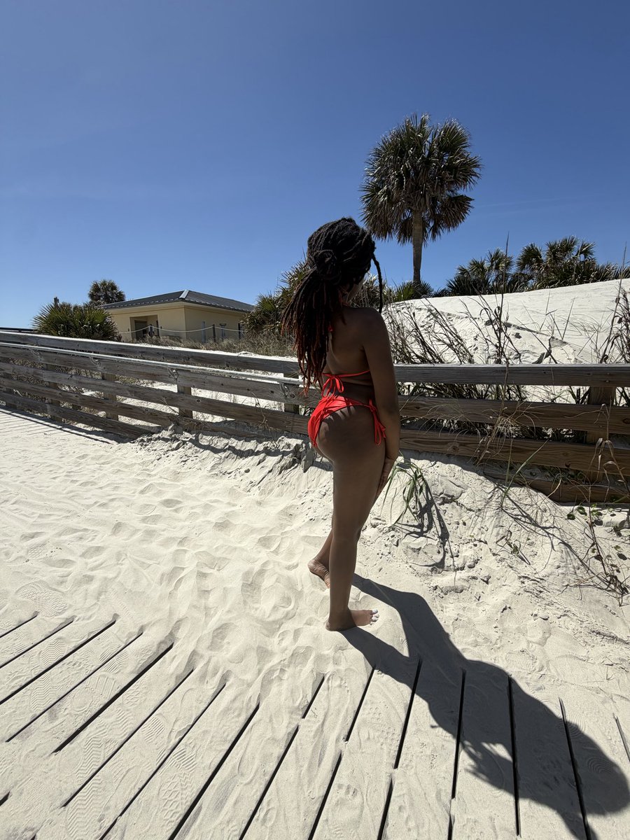 vk8vtkpjdc's tweet photo. Red swim suit ❤️‍🩹 https://t.co/08fJlPcAuO