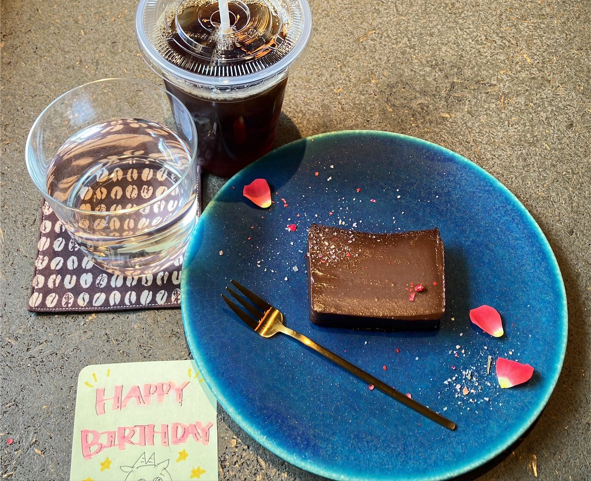RealityKeu0612's tweet photo. ハッピーバースデーto Me🌹
(フライング）
大好きな喫茶店⸜(*ˊᗜˋ*)⸝
おねいさんがバースデーカード書いてくれたよ❤️
ありがとうありがとう🙏
 #誕生日 https://t.co/di2r0NSsLf