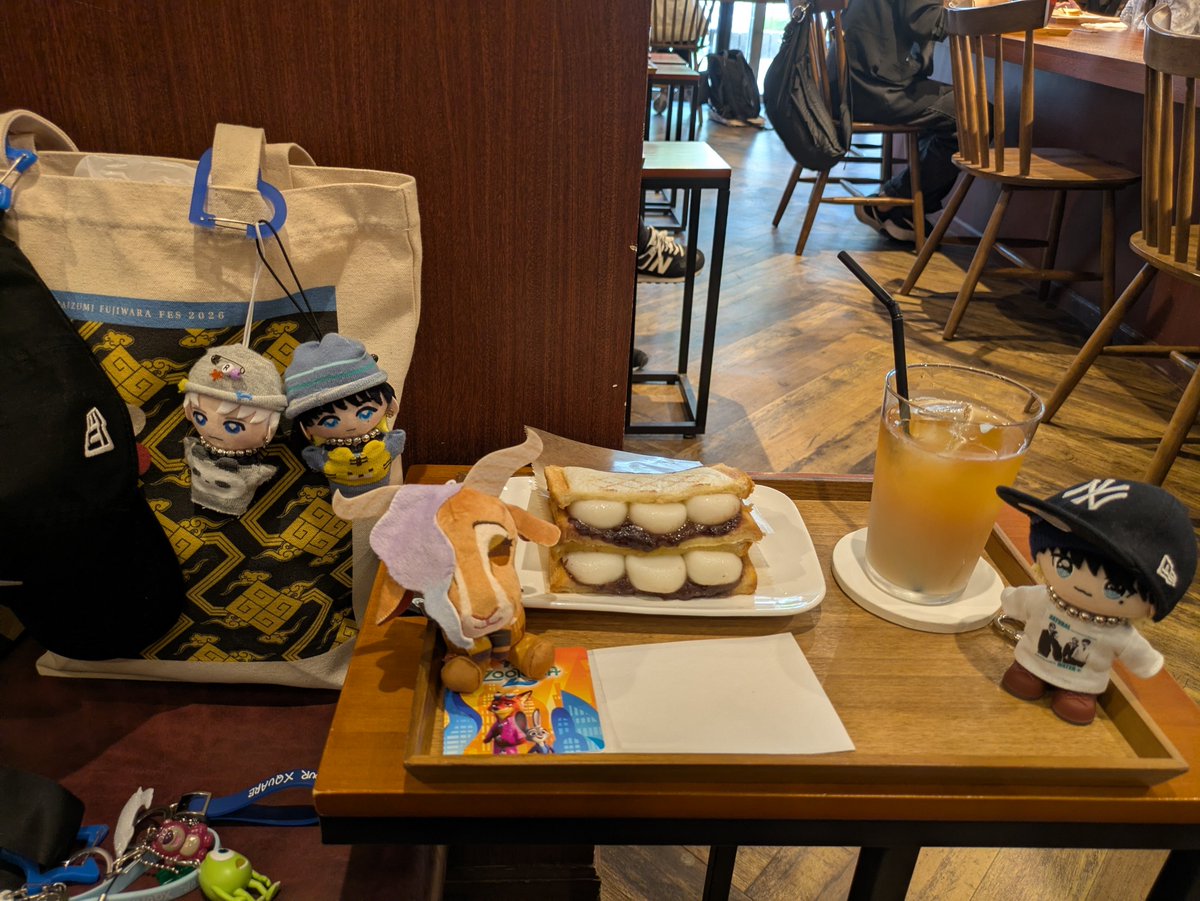 rom441101's tweet photo. 昔住んでた所、通ってた学校、職場を探したけど、全て建て替えられていた😭唯一住んでた所だけ面影があった！
INIの聖地CenterにはMINIちゃん沢山来ててお店の人に何かあるのか聞かれた💦
大夢の宣伝しておいたよ
やっと白玉サンド大夢の化身と一緒に食べれた😋#ディズニーオンアイス愛知
#髙塚大夢 https://t.co/Rx91ctiTAq