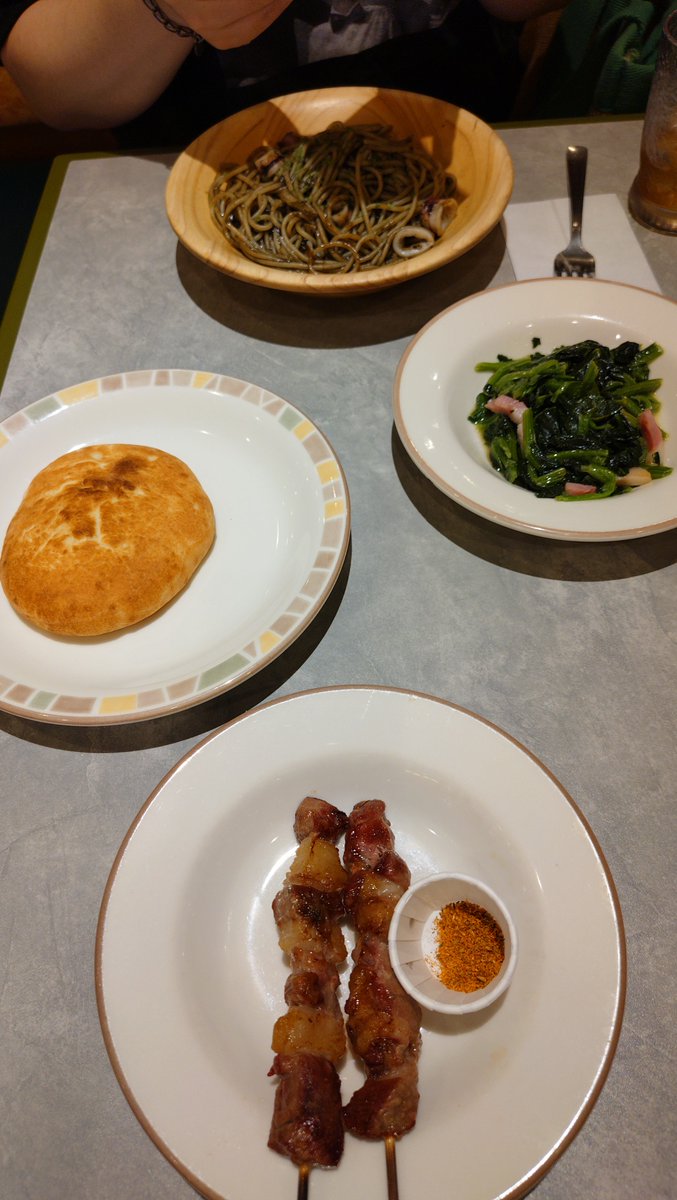 rukigide's tweet photo. お昼はサイゼ。
サイゼ美味しい。

サイゼのちシネコンは
休日感おおきくて笑顔になりますよ。 https://t.co/vGvgexOkvP