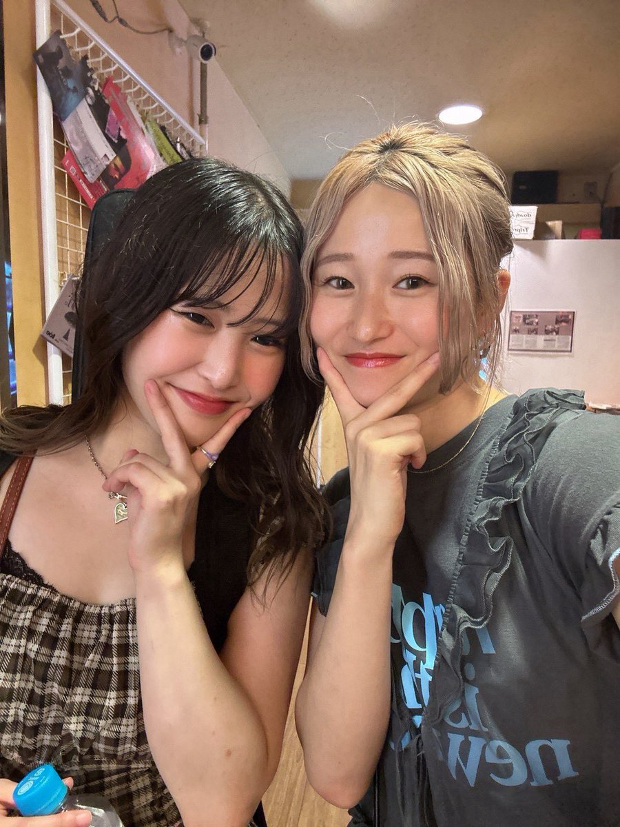 mi_chanvoice's tweet photo. 昨日はコラボ配信楽しかったなー！！
みーちゃんず、癖民の皆様も盛り上げてくれてありがとう‼️
愛花ちゃんありがとうございました😊
また一緒に歌いたいなー！！ https://t.co/y2lPXdyrKH
