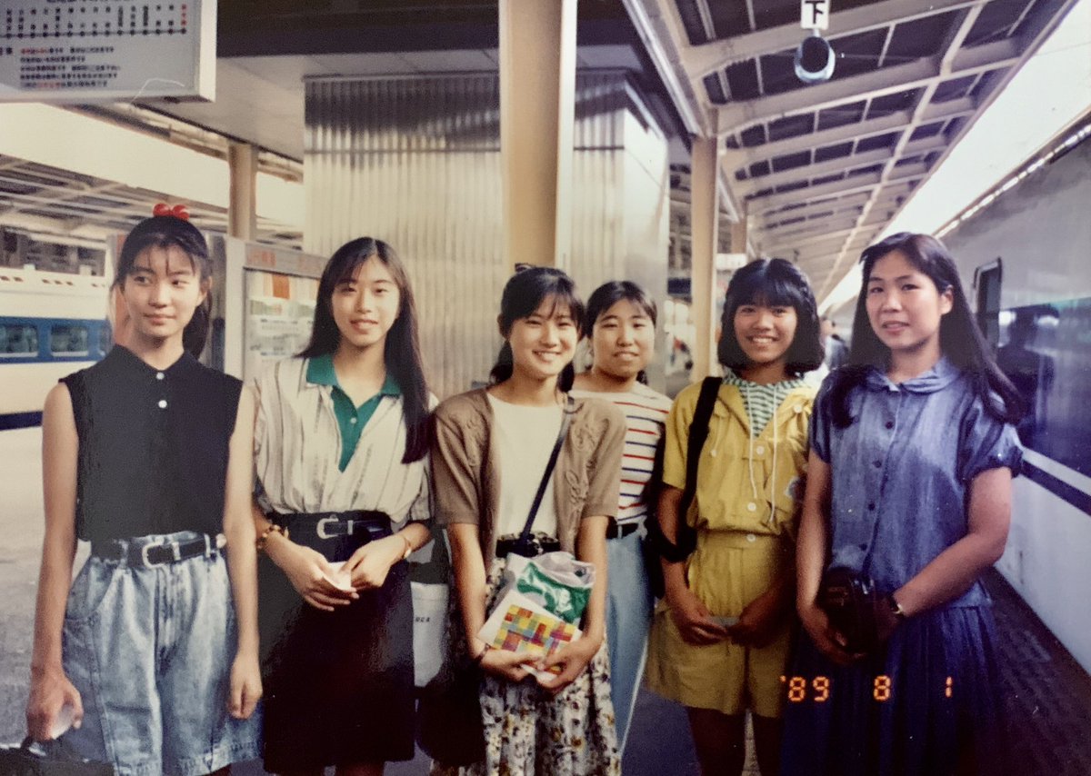 yurinbow's tweet photo. 毎年恒例の写真。

東京都民となり、37年目。

上京の日、新大阪駅まで見送りに来てくれたみんな、あの日はありがとう。 https://t.co/y8XStpv1CC