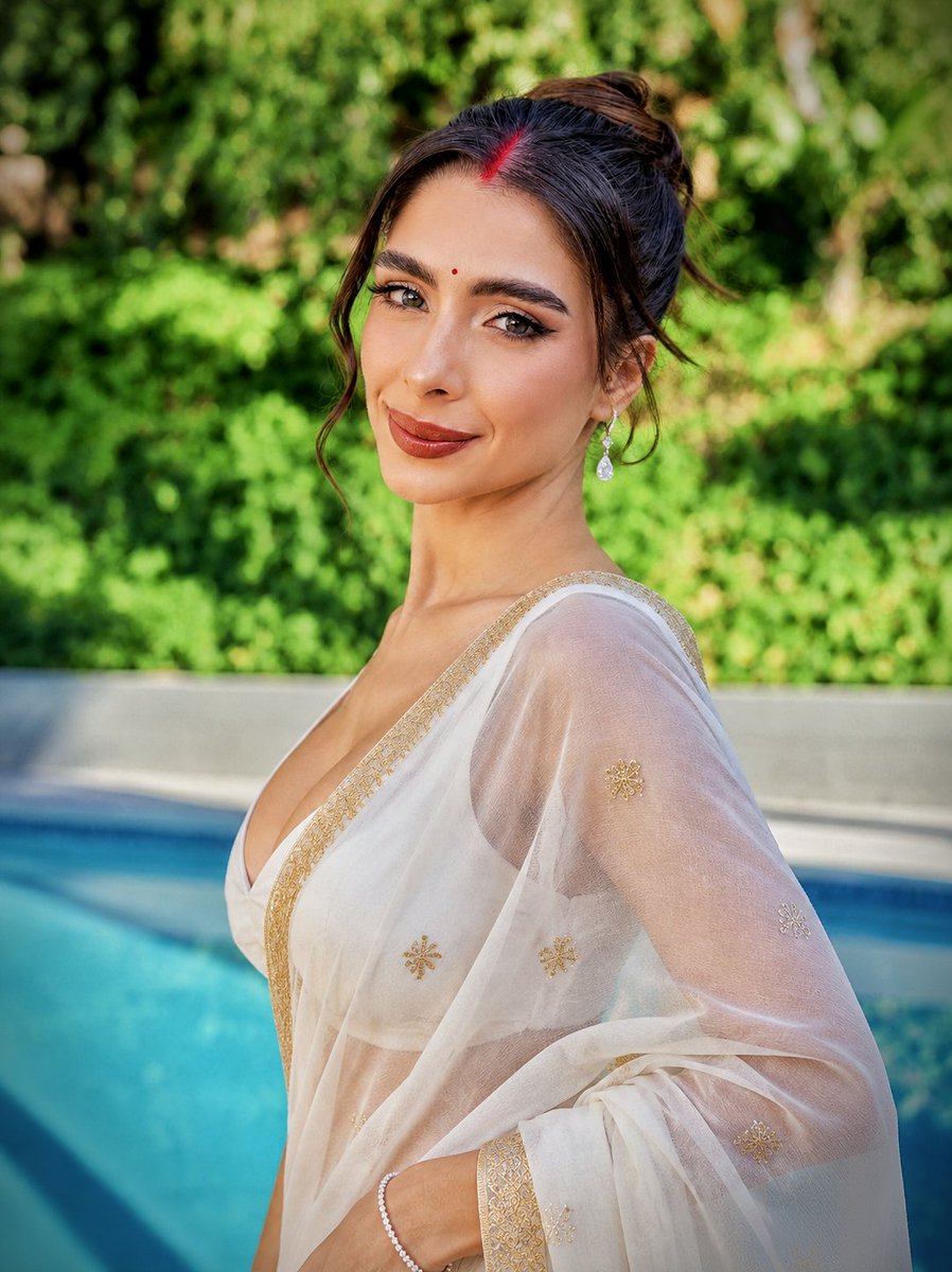 SanskarKiMaa's tweet photo. Tru Kait ki aankhon mein woh baat hai…
Jo dekhte hi samajh aa jati hai
ki raat kaise guzregi 💦
#trukait @TruKaitx https://t.co/OMrwyApyTU