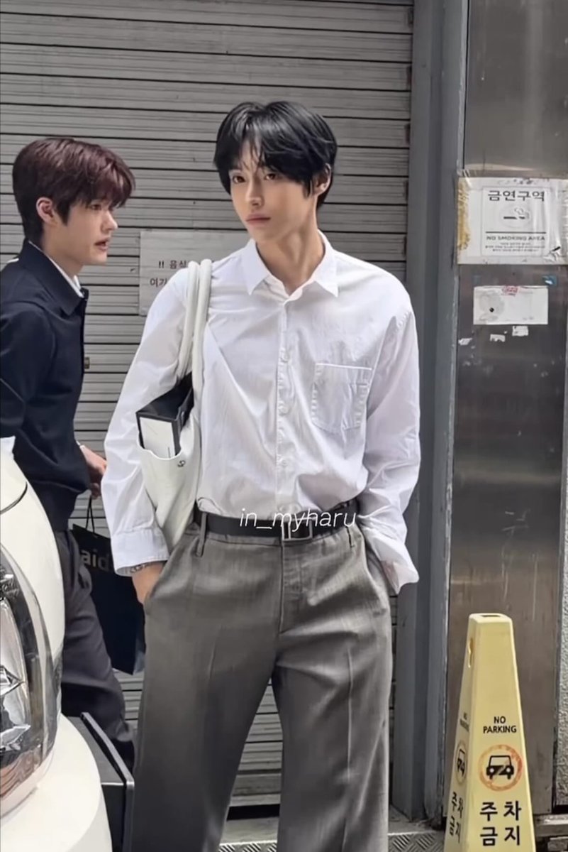 fcrj_0302's tweet photo. 셔츠의 파괴력 100% https://t.co/4Xu0J0mk9t