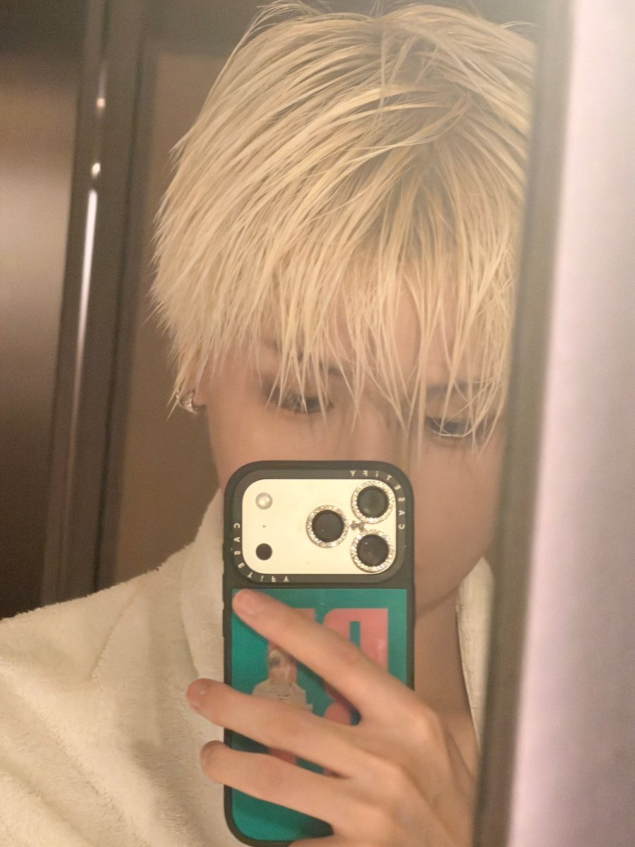 rw_1004's tweet photo. 아 ... 이 게1이 둘 먹고 싶다고 진짜 밀린 게2이들 너무 많다고 아
진짜 명쟤혅이 복근을 까고 이링우가 상의 다 벗고 쇄골 다 나오게 가운만 입고 셀카를 찍었는데
게3이를 못하는 게 말이 되냐고 아 🤦 멍링이 떡밥을 정신나가게 퍼부어주는데 그걸 못 퍼먹냐고 https://t.co/1hfcKddJEk
