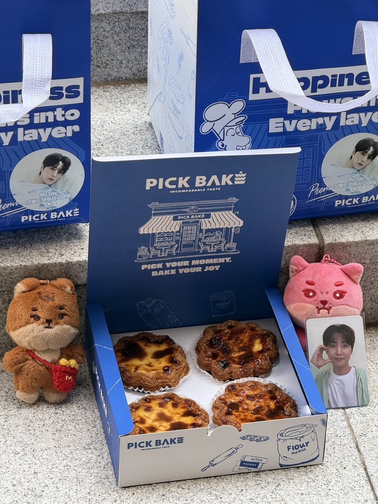cleinnuyuu's tweet photo. Youngk fan gifts so far:
day 1 - pudding (kokorokara)
day 2 - egg tart (pick bake)
day 3 - pistachio kouignamann, crossiant (teddy beurre house)

i want one too 🥹 https://t.co/6jpiGCW64T
