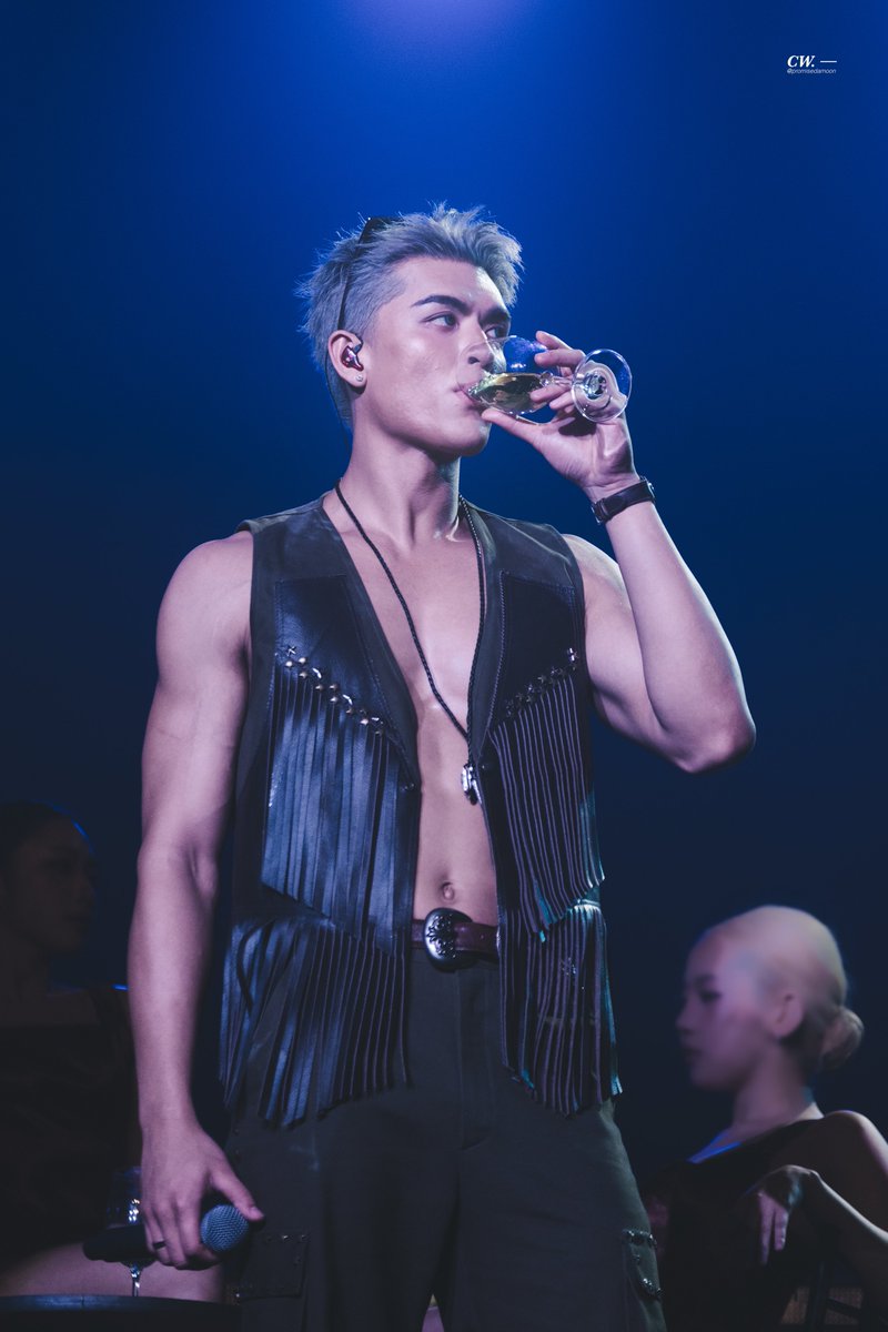 promisedamoon's tweet photo. 🍷

#JossWayar @Josswayar 
#JossGawinConcert https://t.co/JloBEbOFKZ