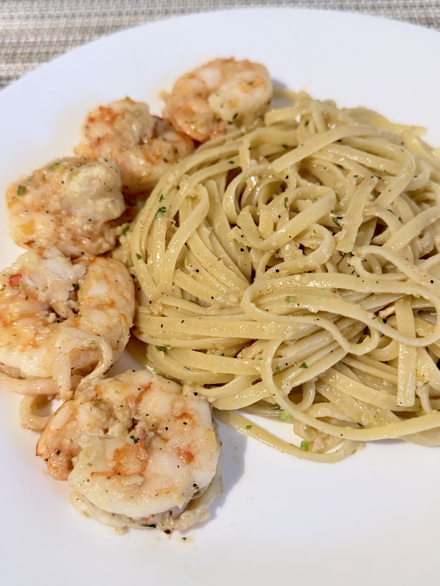 BARBABONI's tweet photo. วันนี้ทาน Shrimp scampi กับมัทฉะน้ำมะพร้าวกันฮ้ะ 🍝🥥🍵 https://t.co/xjDSb3Jf2h