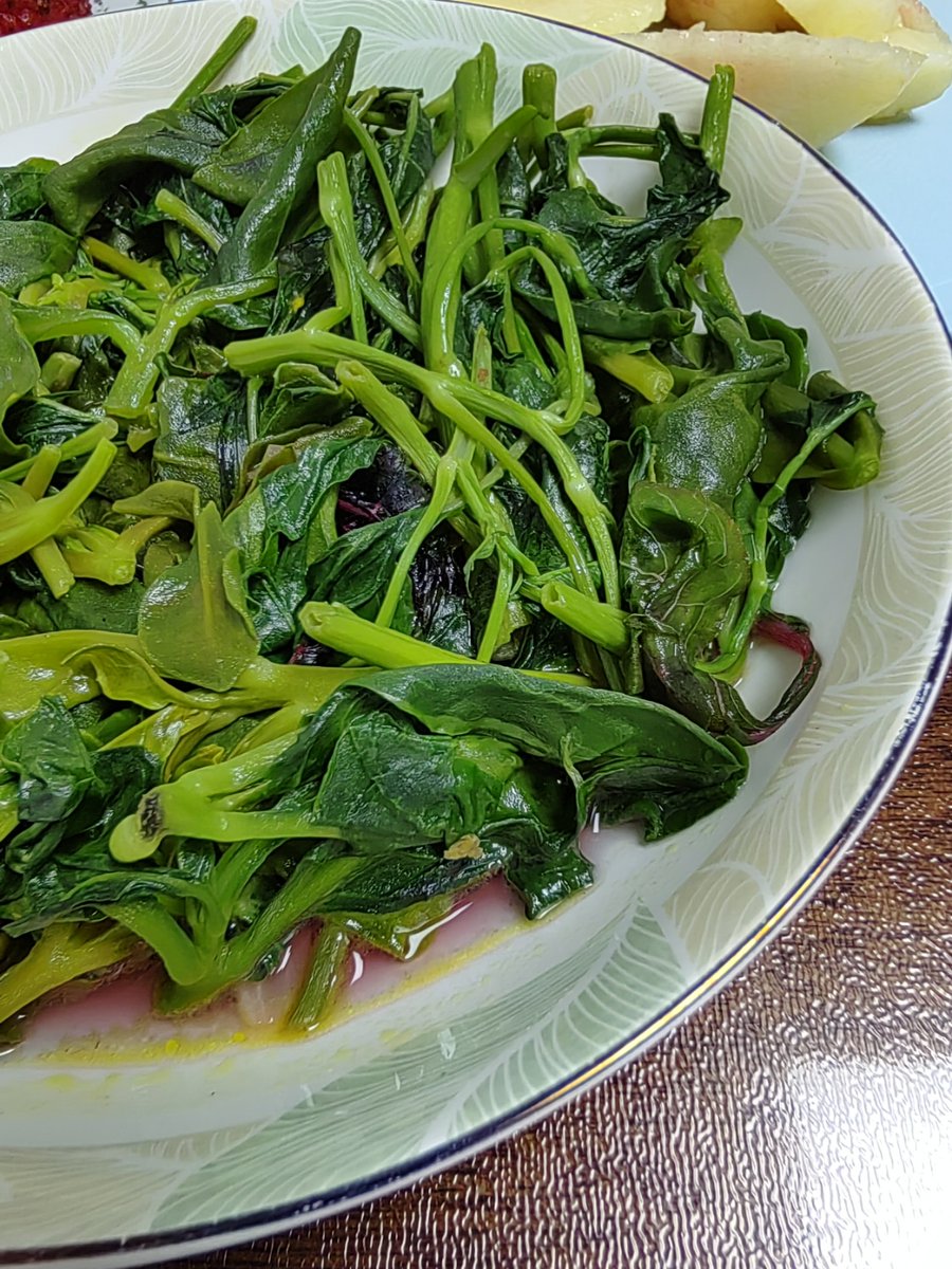 uyoyo05's tweet photo. 今日份治愈是热乎的青菜瘦肉粥配煎蛋，清润又暖胃，吃完整个人都舒服了～， https://t.co/nuAvb2gGGy