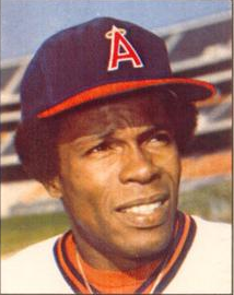 URDailyHistory's tweet photo. 4 Aug 1985: #California Angels’ Rod #Carew hits his 3,000th hit off of #Minnesota Twins’ pitcher Frank Viola. Crew had an amazing .328 lifetime batting average over his 19 years and ended up with 3,053 hits. #baseball #MLB #History #OTD #ad https://t.co/6NTNiKAyoS https://t.co/DS66Qqco3l