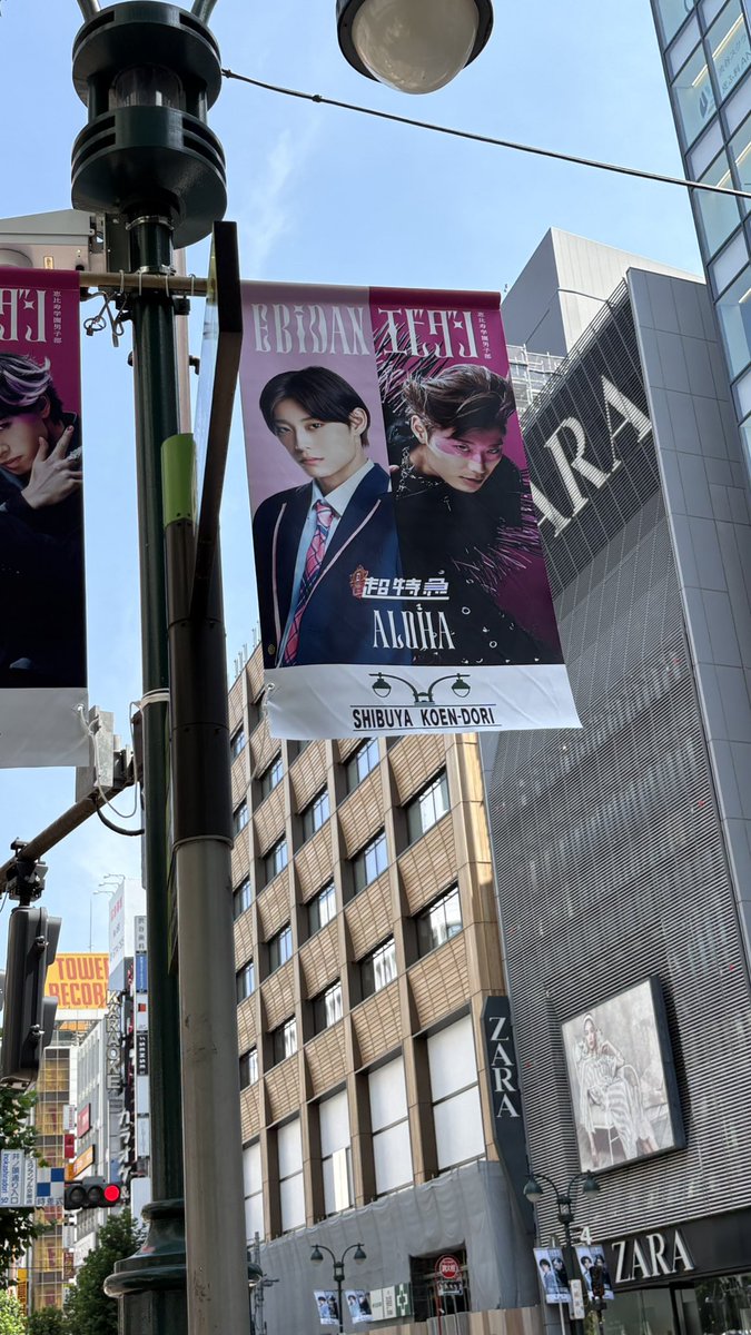 10040303i's tweet photo. 渋谷がEBiDANだらけでハッピー！💕💕

取り急ぎ超特急を。

#Yes_EBiDAN15th 
#EBiDAN https://t.co/CWHRBjHNJ1