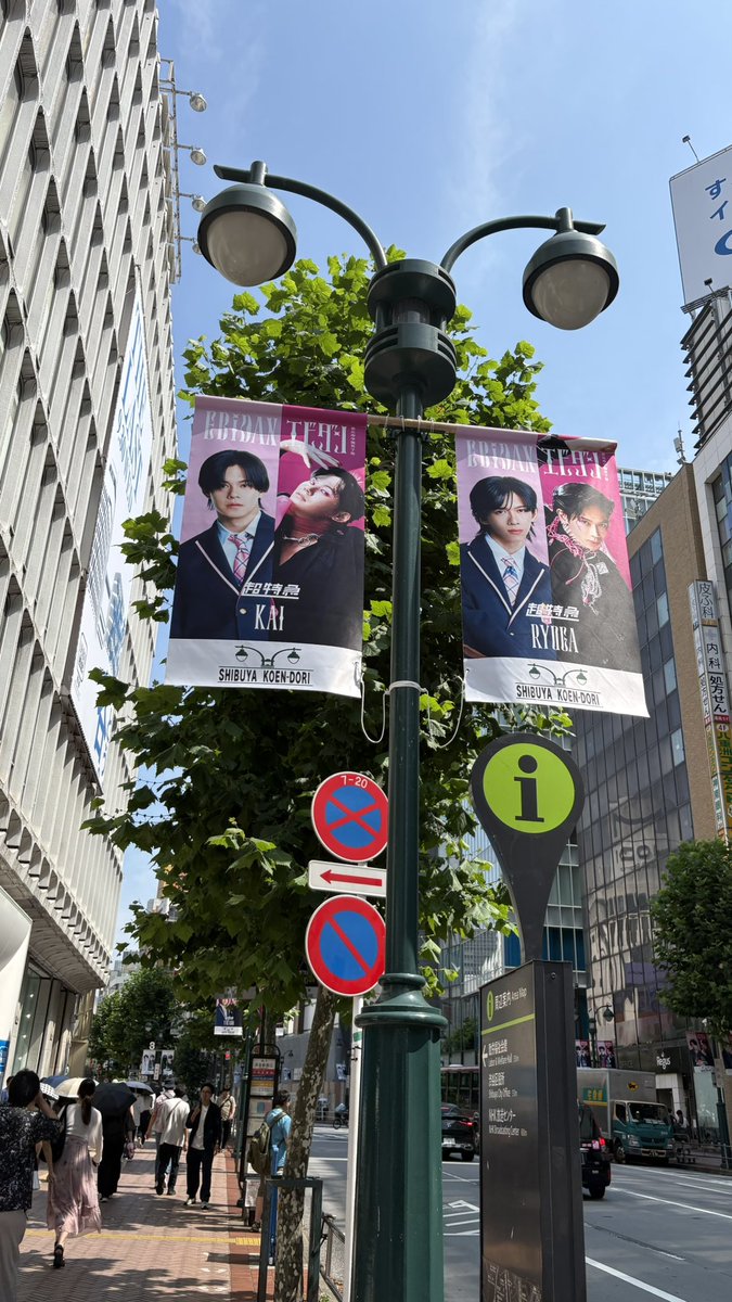 10040303i's tweet photo. 渋谷がEBiDANだらけでハッピー！💕💕

取り急ぎ超特急を。

#Yes_EBiDAN15th 
#EBiDAN https://t.co/CWHRBjHNJ1