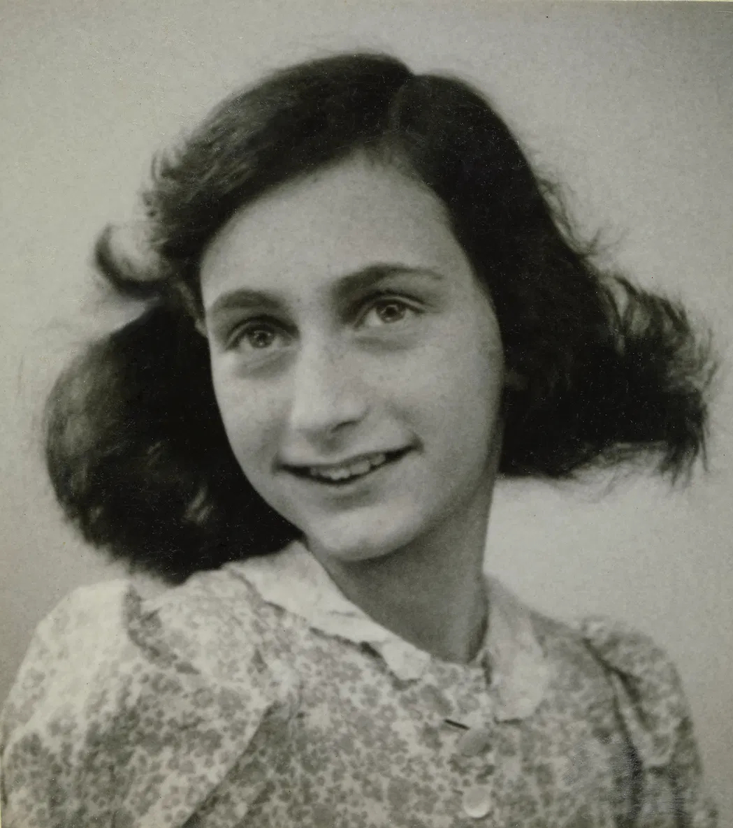 URDailyHistory's tweet photo. 4 Aug 1944: A #Dutch informer leads the #Gestapo to #Jewish diarist Anne Frank and her family in Amsterdam. Anne Frank would be sent to and dies in Bergen-Belsen concentration camp. #WWII #WW2 #History #OTD #ad https://t.co/CZXowUJCte https://t.co/U2yyGYuvoe