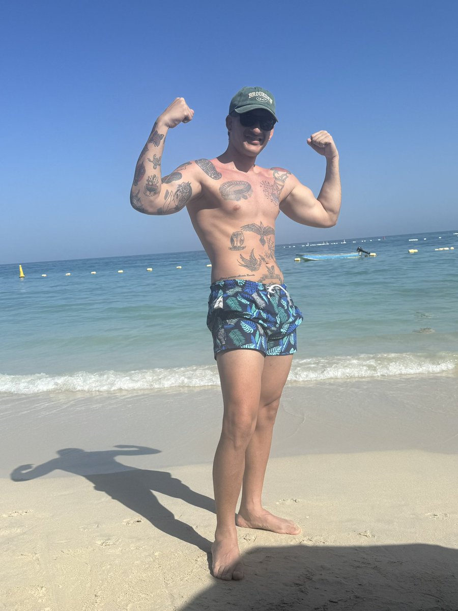 XamVic's tweet photo. 🏝️🍸✨ https://t.co/NouBlbMuP0