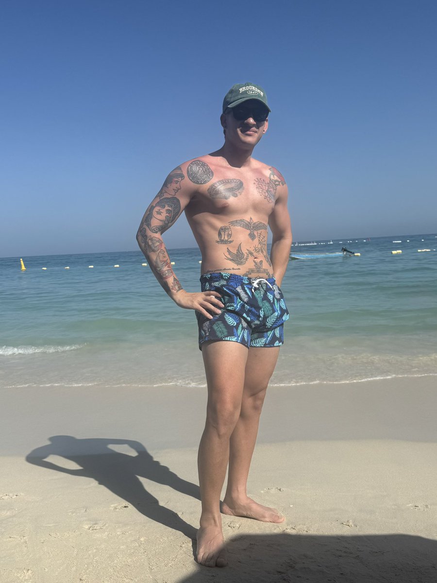 XamVic's tweet photo. 🏝️🍸✨ https://t.co/NouBlbMuP0