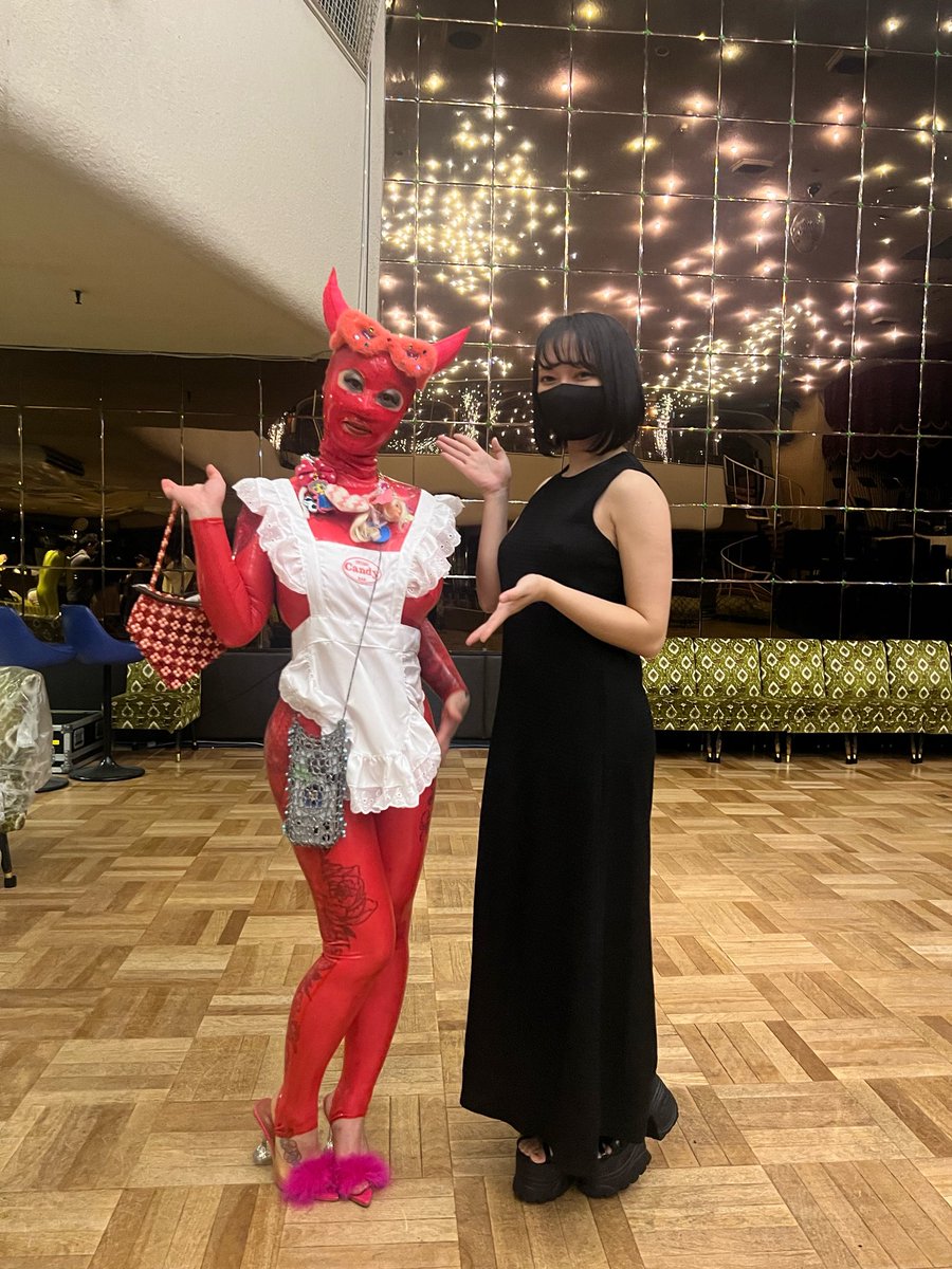 mamirinren's tweet photo. 昨夜はフェティシュバーCandy(@FetishBarCandy )にお邪魔してました

賑わっている中でも皆さんしっとり交流されていて、とても素敵な雰囲気でした✨
次回はエナメル着て参加します！

雛奈子さん(@mistresshinako )との記念ツーショを添えて📸 https://t.co/6moNrIM5Q8