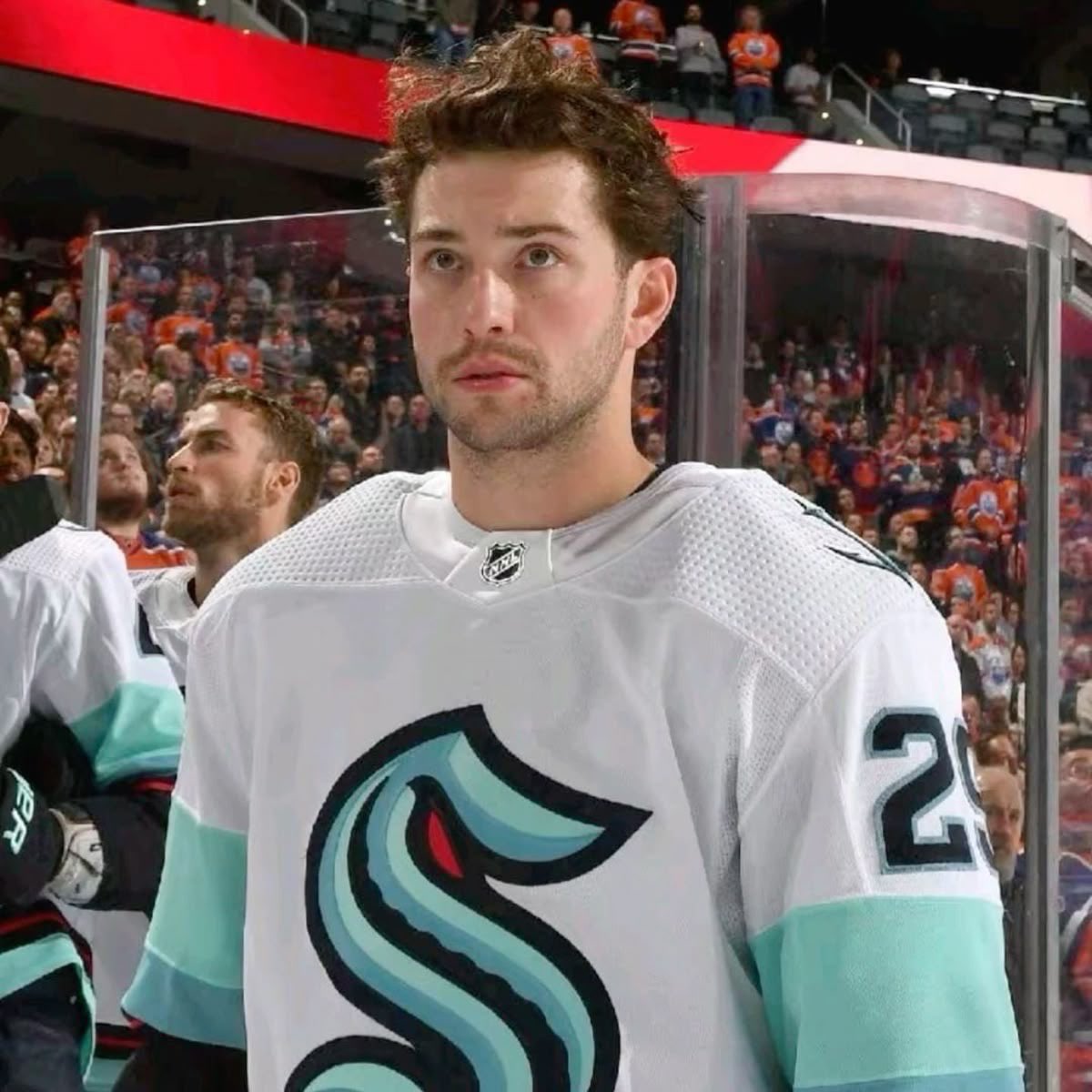 millerbitz's tweet photo. i love when he looks absolutely disrupted https://t.co/UVjx8KYzT7