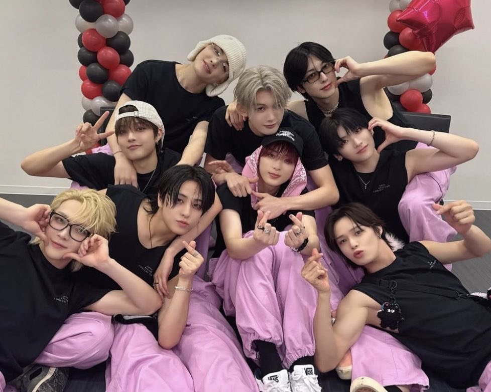 Valhoonies's tweet photo. Queremos ver a &amp;TEAM en cines colombianos !!🫰🏻💕🫰🏻💕🫰🏻💕🫰🏻
#ColombiaWantsAndTEAM
#QueremosVeraAndTEAMEnCines
@CinemarkCol
@CinepolisCO
@Cine_Colombia
@andTEAM_Col
@andteam_med https://t.co/RklAcxQRzg