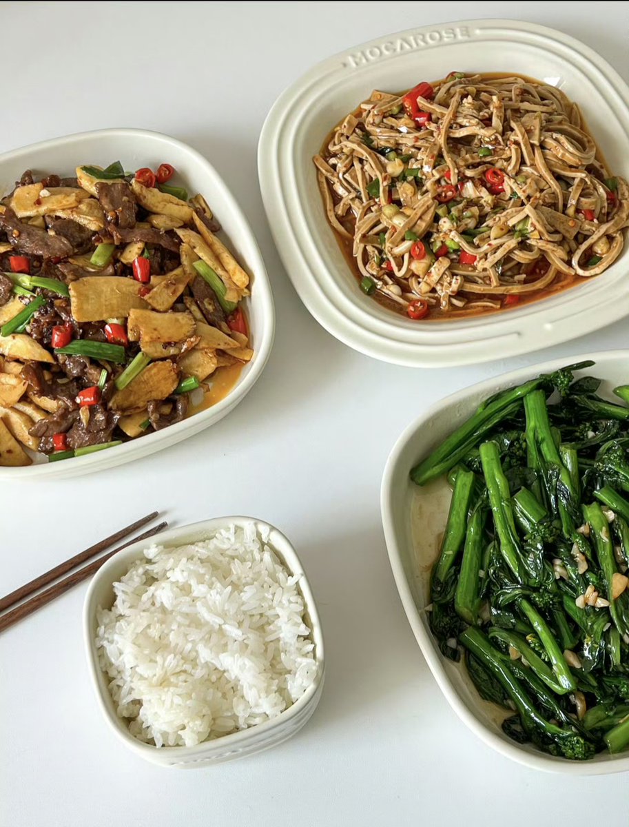 wanimother's tweet photo. 【每日一句】今天学个实用口语：“麻烦帮我递下盐，谢谢～” 日常用餐超好用，跟着练起来呀～ https://t.co/wYlDl1ehaH