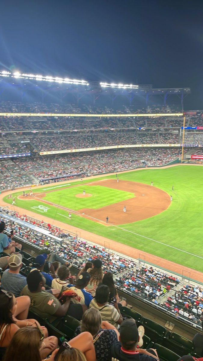 tmredmond's tweet photo. Take her to a Braves game boys. Follow me for more marriage tips. https://t.co/3s65D9tyfY