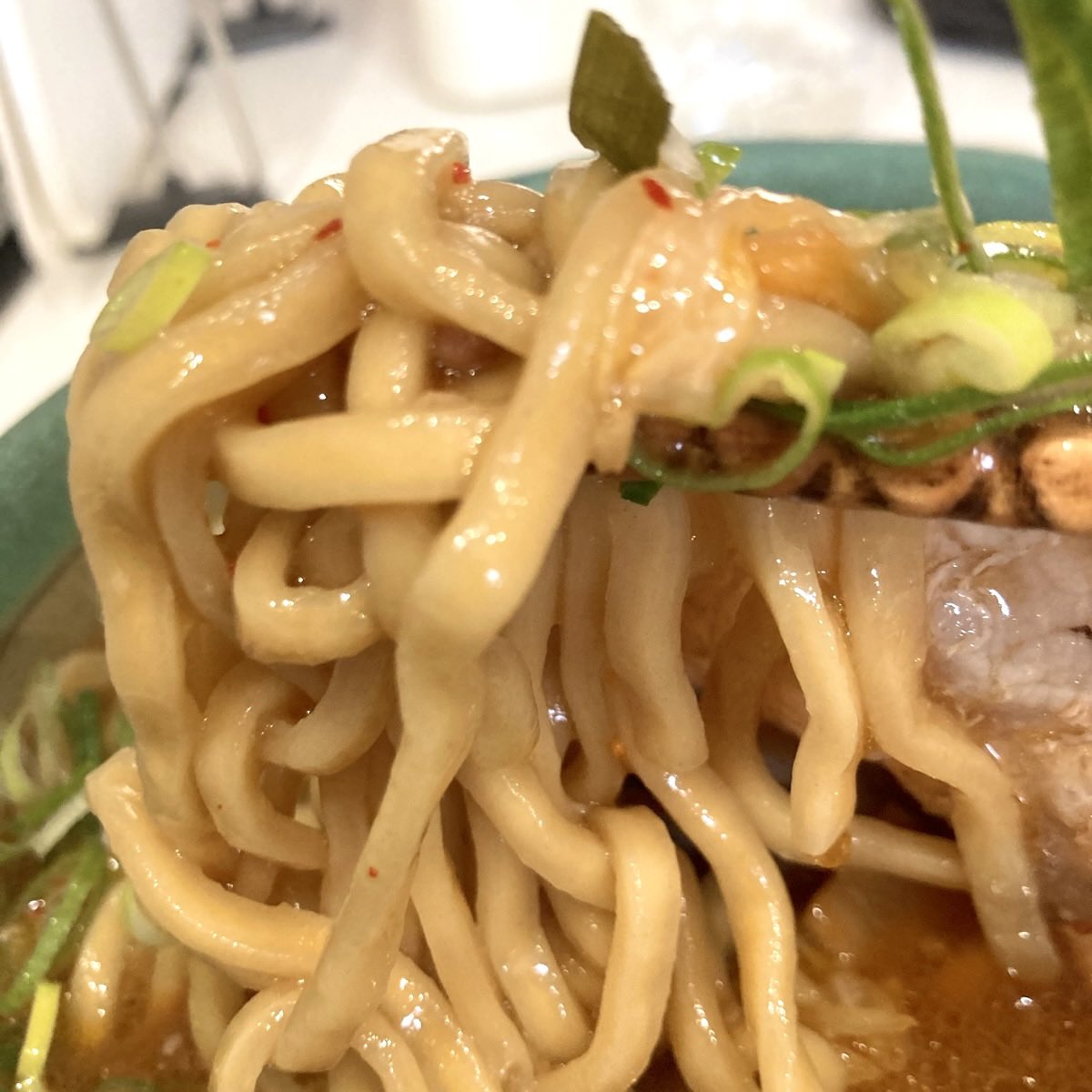 ogatanks's tweet photo. G系背脂にんにく醤油追いニンニク豚キムチ旨辛ニララーメン🍜
バカ濃ゆっ！
ワシワシ麺はやっぱり苦手と再認識😹 https://t.co/8n39ekwBCT