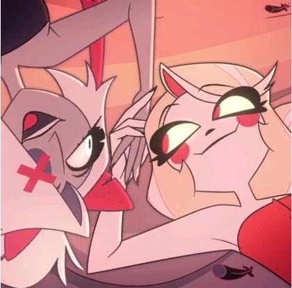 hyunibelle's tweet photo. got reminded in the worst way possible but happy girlfriend day ft my chaggi ^^ 💗💗🌈🧁🍓👩‍❤️‍💋‍👩 https://t.co/nUbxXeB9Zo