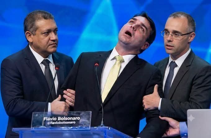 maressivas's tweet photo. ANDRÉ MENDONÇA SUSPEITO https://t.co/VpmzJAr2Iq