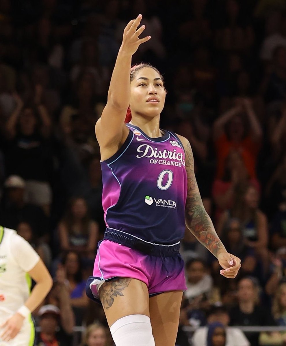 trendyhoopstars's tweet photo. SHAKIRA AUSTIN VS DALLAS:

28 PTS
10 RBS
4 AST
1 STL

Washington wins, 81-75! ✨ https://t.co/LFDrffQueP