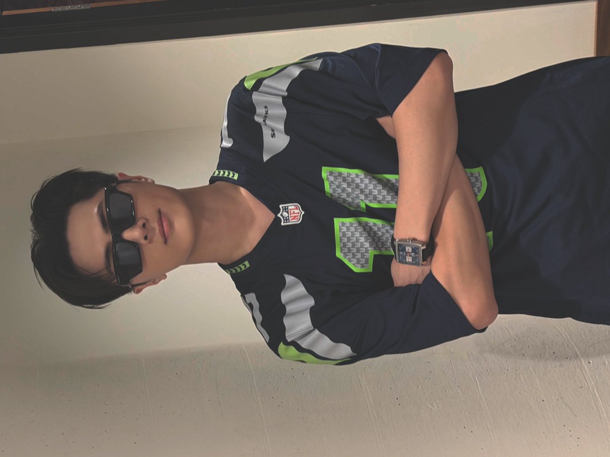 jakesimv's tweet photo. ᅠStanding here in my Seahawks jersey, it feel right being back where everything started. Performing for the people who watched me grow has been an honor every single time, and my heart stays rooted here no matter how far the road take. love this city Tacoma and Seattle. See you. https://t.co/agm1g9DY9u