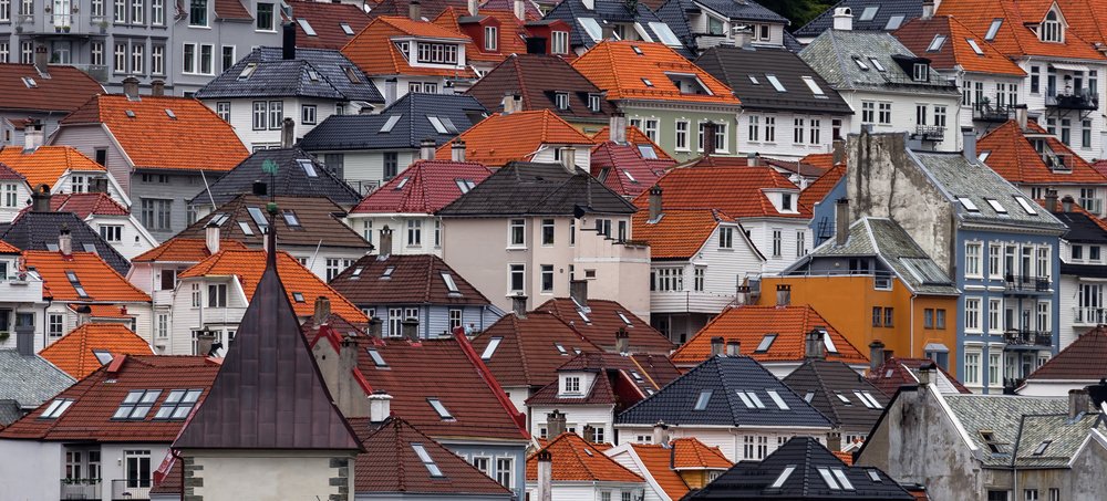 _wonpunch's tweet photo. @NathanSRobinson A hypothesis I came across a while back while researching urban sprawl posited that one reason rooflines look like that might be to emulate the roofscape of high-density old world neighborhoods. https://t.co/OEQSUrbYaI
