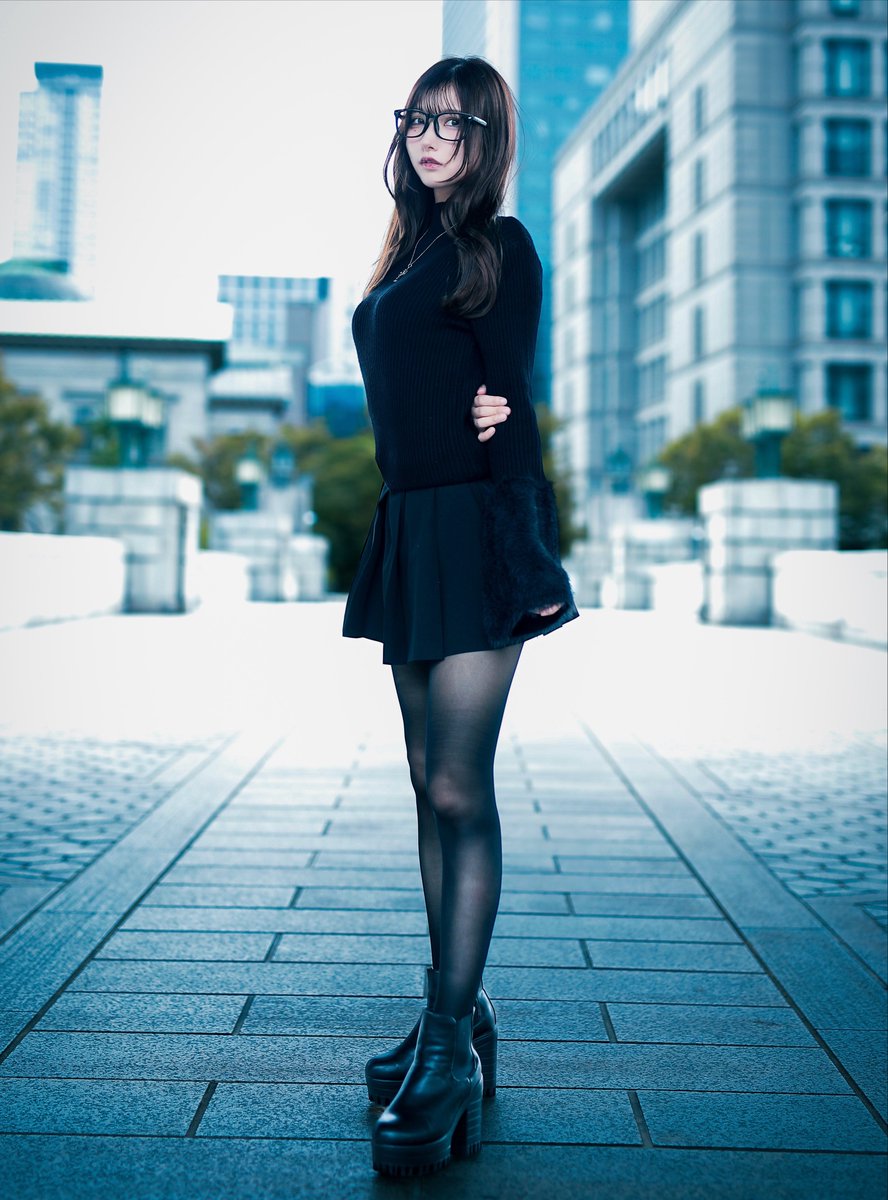 MiuuuuTEN's tweet photo. どちらのコーデが人気だろうか？
←スポーティ黒/モード系黒→ https://t.co/pd9yrsv6I3