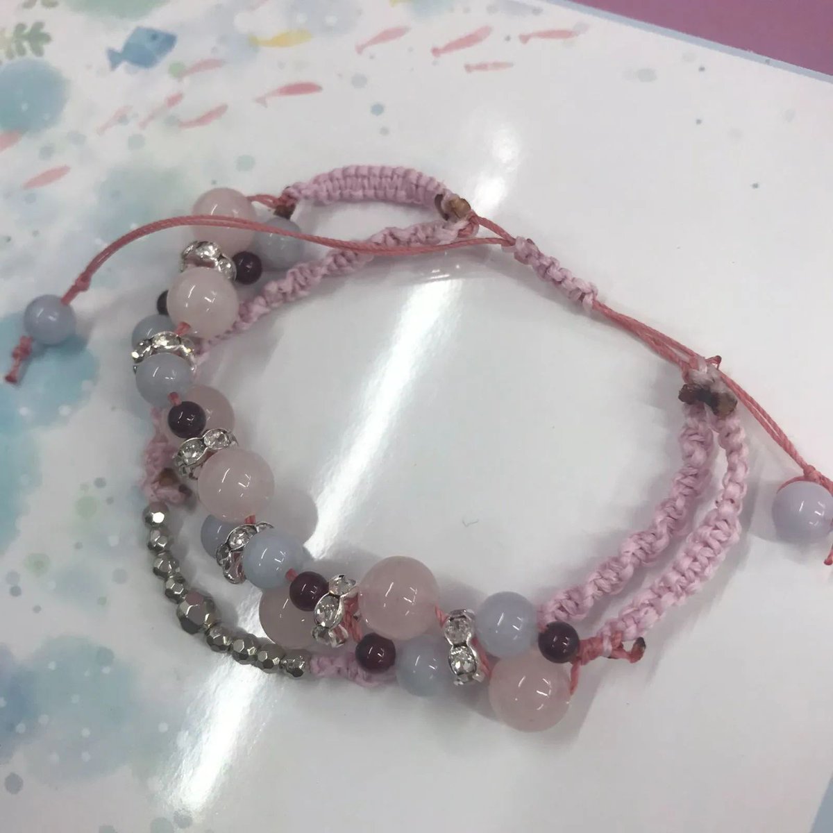 cocorety43's tweet photo. 【障害者ブランド・ココリティ】杏樹作　ブレスレット「ダブルマクラメ編みのブレスレット（うすピンク）」NO.5522　H

淡いピンク、グレーのビーズとシルバーチャーム
が優しく輝くマクラメブレスレット。
特殊な編み方で１本で２本のブレスレットをつけているようにつくります。 ￥2,000 https://t.co/7yLRGoEJCi