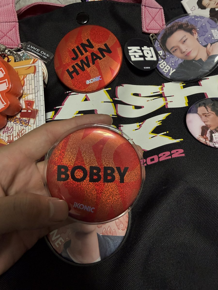 soumabaseballf1's tweet photo. 約10年付けてた缶バッチが壊れました朝から大滝涙や😭 https://t.co/sLUPUowN6v