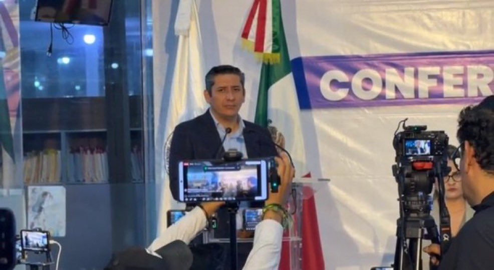 plumastecolote's tweet photo. Severo y contundente señalamiento de la @DDHPO en contra de la @FISCALIA_GobOax por su omisión y displicencia en el caso del periodista  Francisco Alejandro Leyva Aguilar.
Dará un paso a lado ante los señalamientos? https://t.co/xEnyDwiFVk