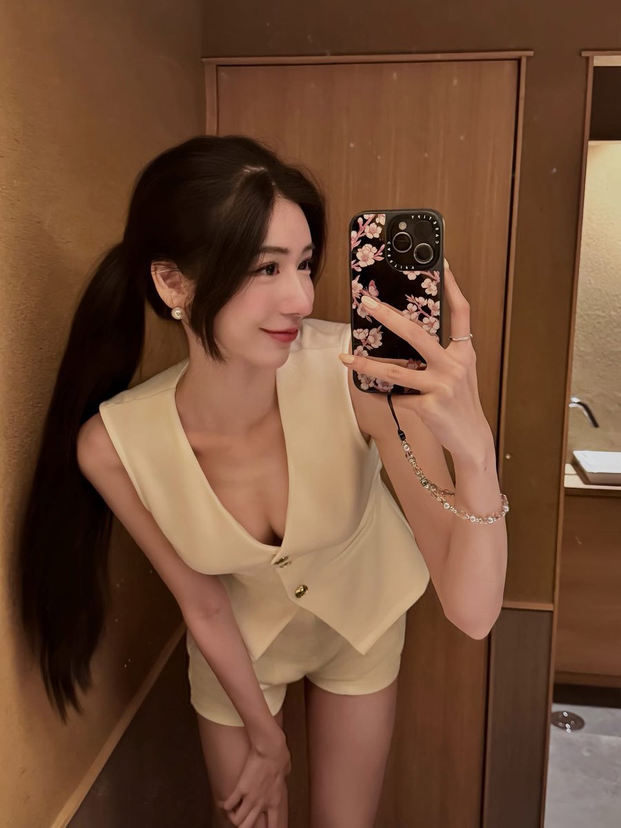 bmie1088's tweet photo. #台北 #新北 #高雄 #母狗 #乳牛 #羞辱 #調教 #女神 #乳汁 #母乳 #辱罵 #母牛
#白富美 https://t.co/Y9l391cbzT