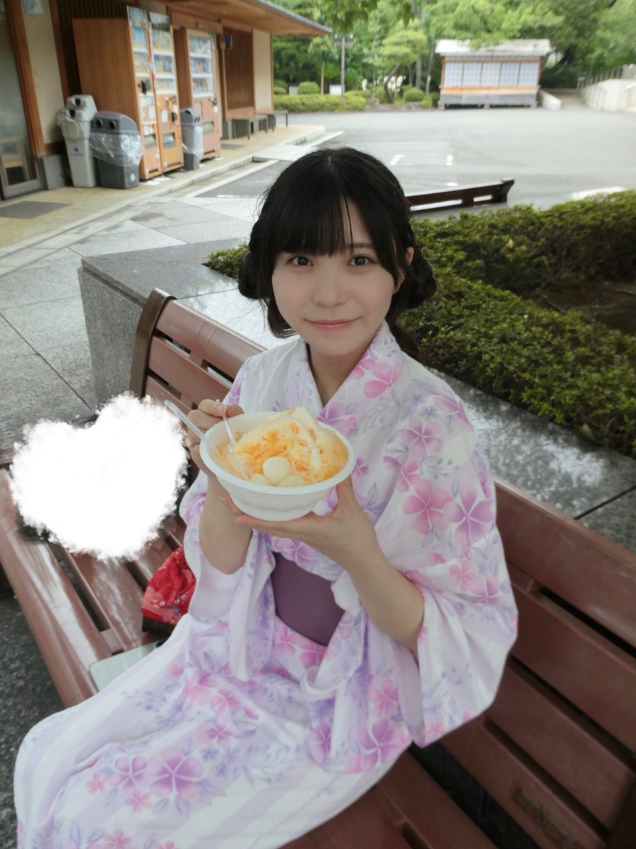 mana__tachibana's tweet photo. オンライン個別トーク会、当日券販売中です🎟️
ぜひ17th衣装見に来てね♡
『風は吹いてるか？』の感想も聞きたいな💭 https://t.co/RKXxngzYmv