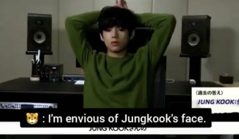 kooconda's tweet photo. “acusado de usar os amiguinhos pra ter hype” kkkkk e então você acordou do seu sonho? O Jungkook não precisa de ninguém para ter hype não. E outra, o seu fav tava copiando até o ex-namorado da namorada dele, pare de projetar https://t.co/QiOyfifhUr