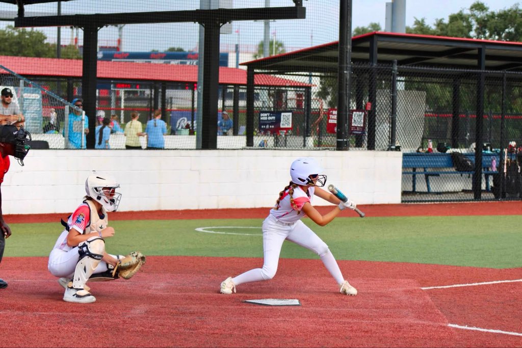 ElaBelle2031's tweet photo. Well that’s a wrap for the ‘26 USSSA AAG. Lost in a heart breaker 5-4 after being down 4-1 late in the game. I loved being apart of this team with some absolute ballers and friendship that hopefully last a lifetime!
#TeamRose #USSSA #DI12 #2031 https://t.co/W3LCPjcRyY
