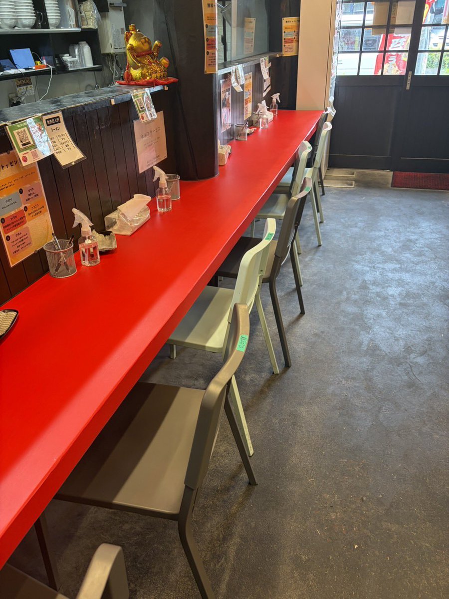 m_m_s_HO's tweet photo. 当店は4名テーブル3席、6名テーブル2席、カウンター8席と広々した店内です♪
家族様や学生様等団体様も気兼ねなくご来店下さいませ❗️
ベビーカーも問題なく入れますのでスタッフまでお申し付けくださいませ😁
#マシマシ物語
#東大阪
#夏休み
#二郎系
#ラーメン https://t.co/RoCDbV17gN