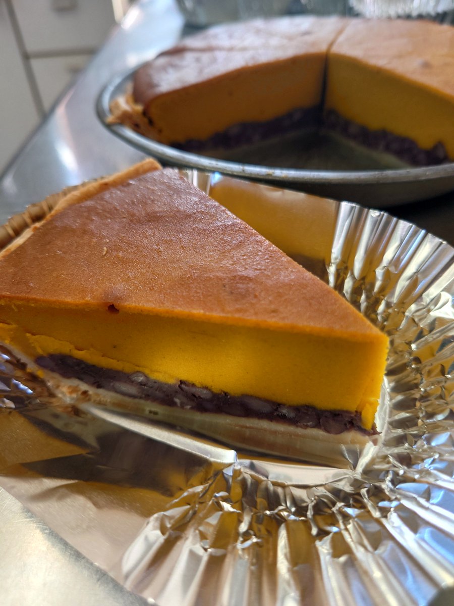 BakedHashibami's tweet photo. この後11時オープン♪
本日は、いとこパイ、ソーセージパイ、ズッキーニケーキ、ラムケーキ、レモンバターケーキ、バナナと胡桃のマフィン、スパイスパンプキンケーキ、みそマドレ、スコーン、南瓜プリンなどなど。
小豆アイスは13時からのご提供♪
本日も暑いですが、よろしくどうぞ🤗 https://t.co/LOFBvqVveg