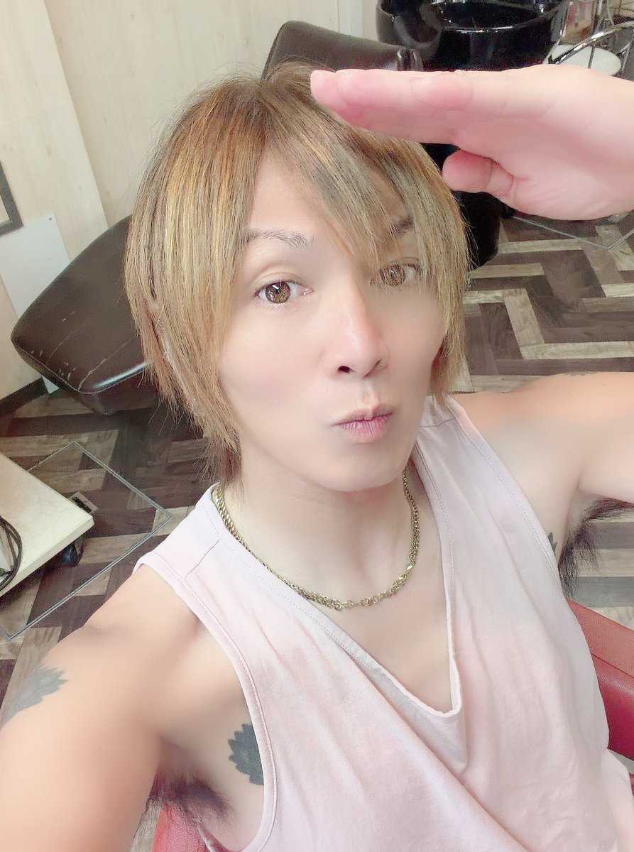 engellippe's tweet photo. 夏仕様にチョッキン✨
ここから海🏖️に行く事も多いしスッキリさせとこ
(*´∀`)♪🎣
色は安定のミルクティーベージュ😊 https://t.co/Ik9ViaL5qd