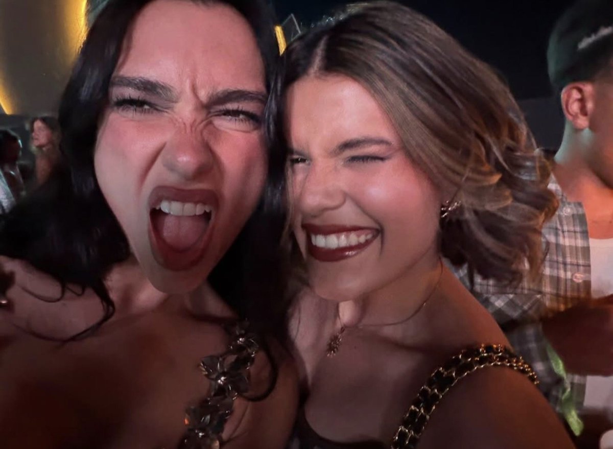 dualipacentral_'s tweet photo. QUE FOMO! Dua Lipa servindo carisma e sendo um amor com a dona de uma das páginas que acompanha ela há anos 🥺🤍 https://t.co/81PGTQ7xTA